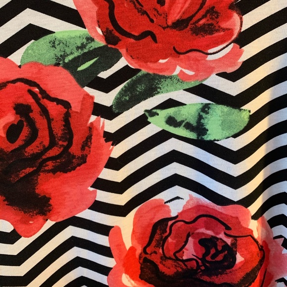 HP ⭐️ LuLaRoe | Jessie | Floral Dress | XS - Picture 3 of 8